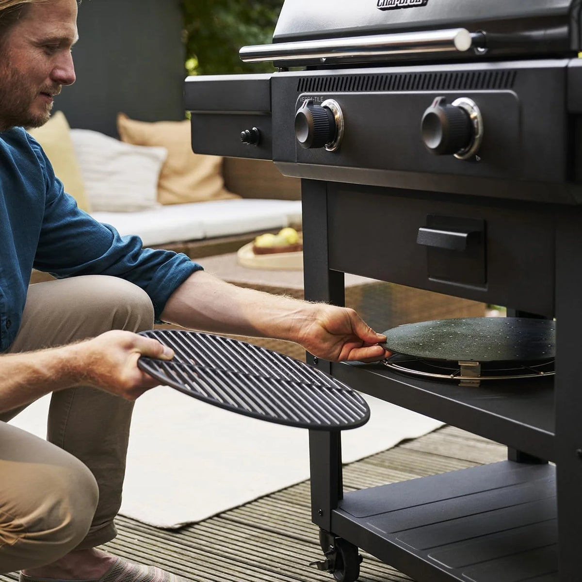 Char-Broil Grill Gazowy Versa-Tile, 2-Strefowy Grill Płytowy, Powierzchnia Gotowania: 70 x 50 cm, System Modułowy 3 w 1: Płyta, Ruszt i Piec do Pizzy