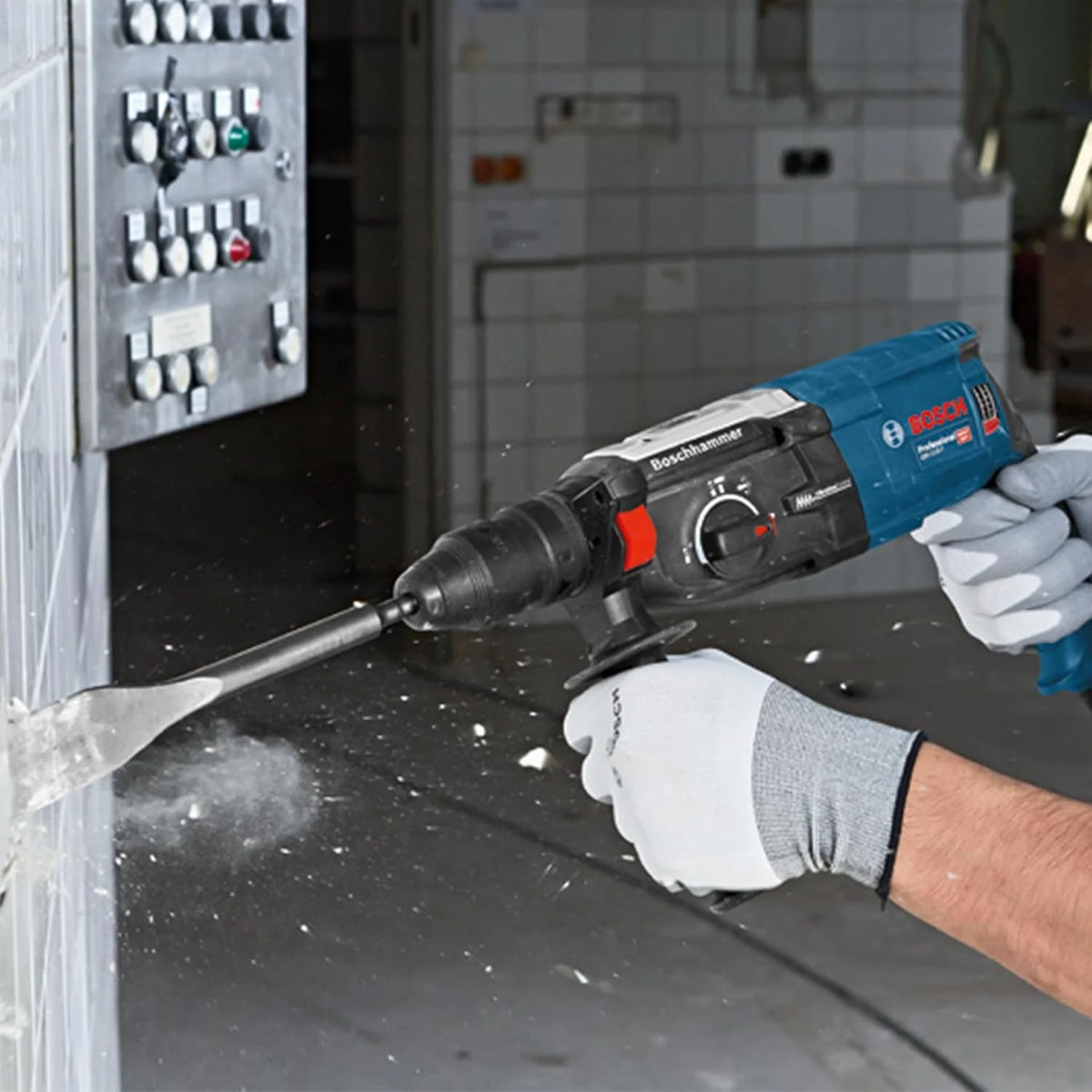 Bosch Professional młot udarowo-obrotowy GBH 2-28 F (moc 880 W, maks. średnica wiercenia w betonie: 28 mm, w zestawie 6 dłut, SDS plus, L-Case) – ekskluzywny zestaw Amazon