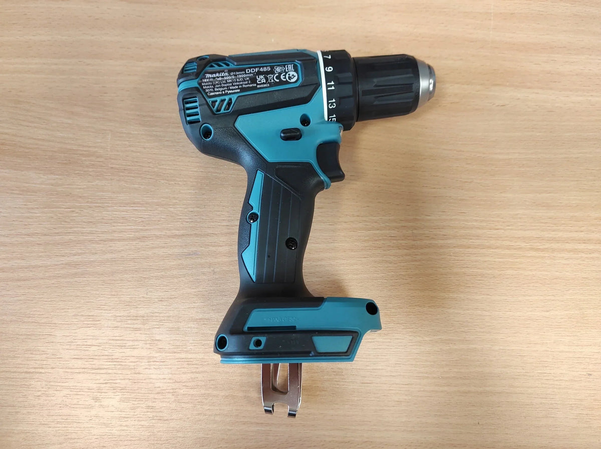 Two 18V Makita DDF485Z 50 Nm screwdrivers 3x5.0Ah + charger